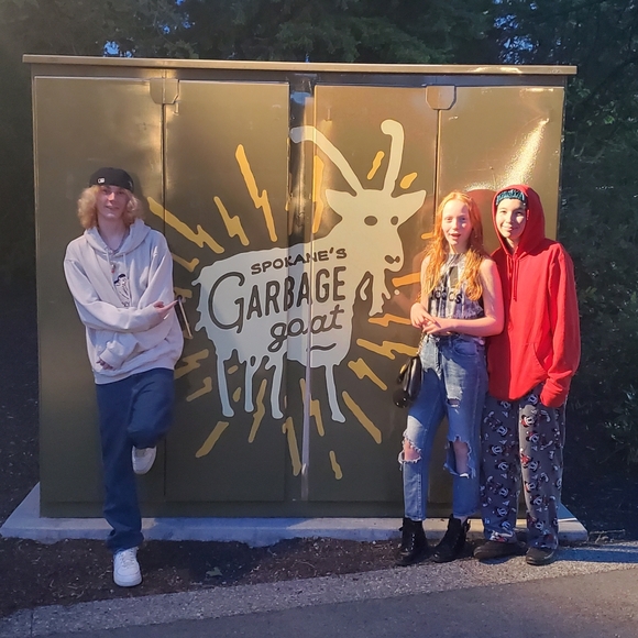 Meet your Posher, Dani Hott - Picture 10 of 13